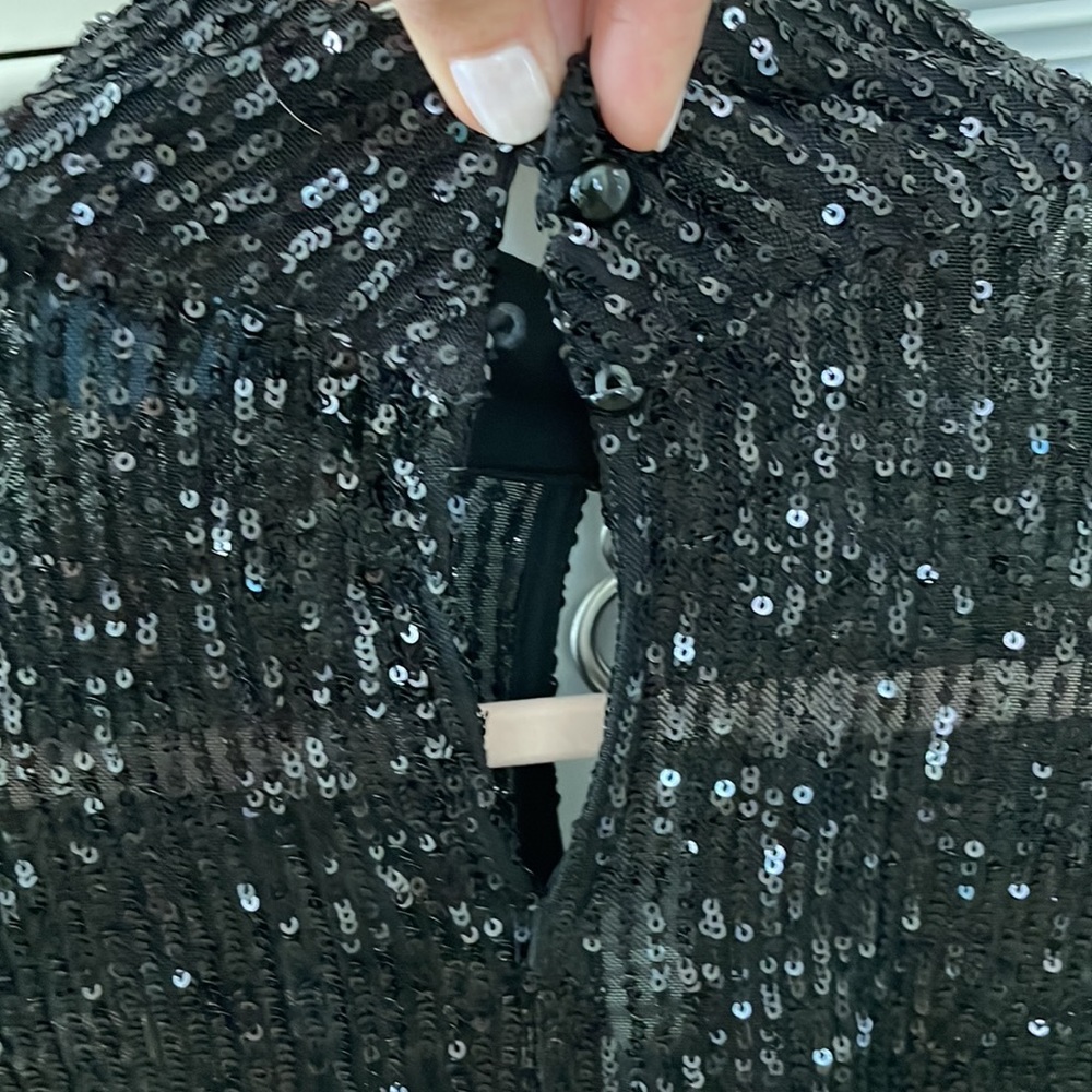 CeCe sequins top. Size small - Picture 4 of 5